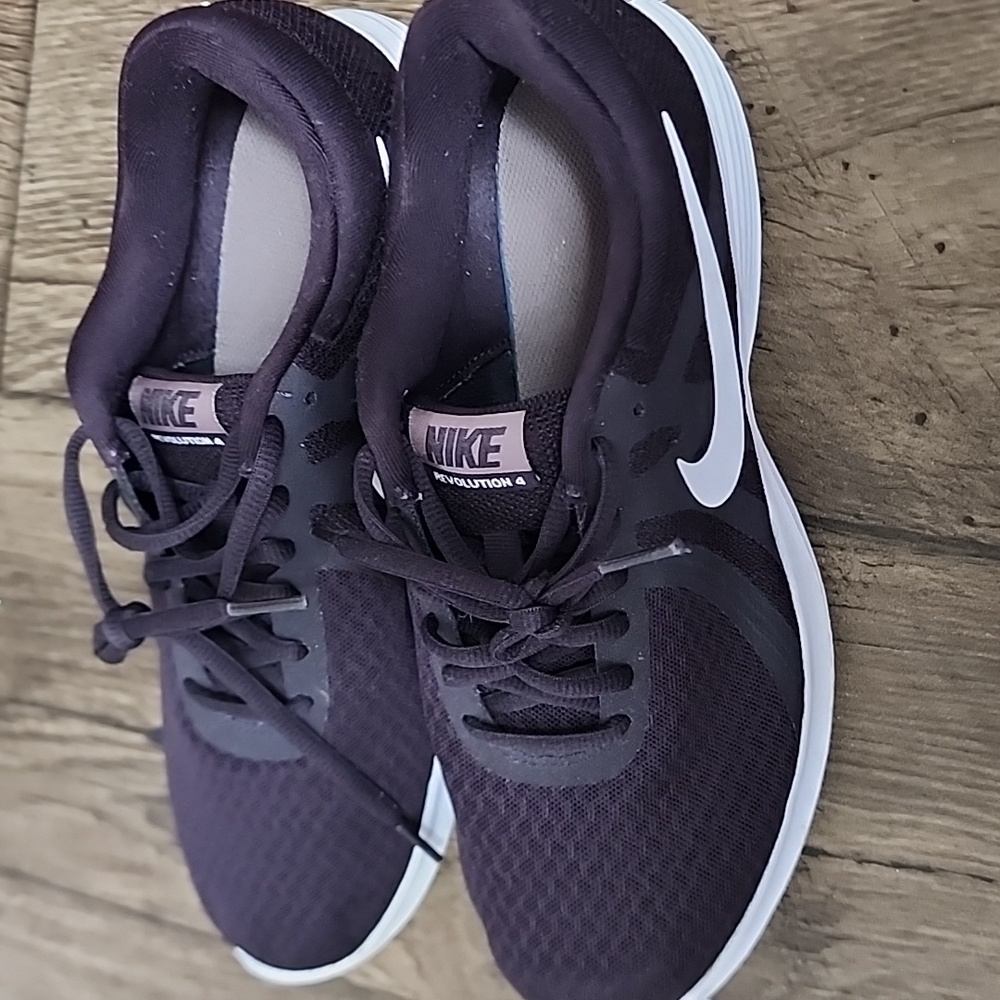 Nike Revolution women shoes